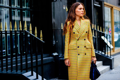 balenciaga, black bag, checked, evangelie smyrniotaki, graphic jacket, leather bag, plaid, printed coat, printed jacket, yellow coat, fashion week, frenchystyle, FW, jonathan paciullo, street style, LFW, LONDON, SPRING SUMMER 2019, SS 19, atmosphere details, horizontal, detail