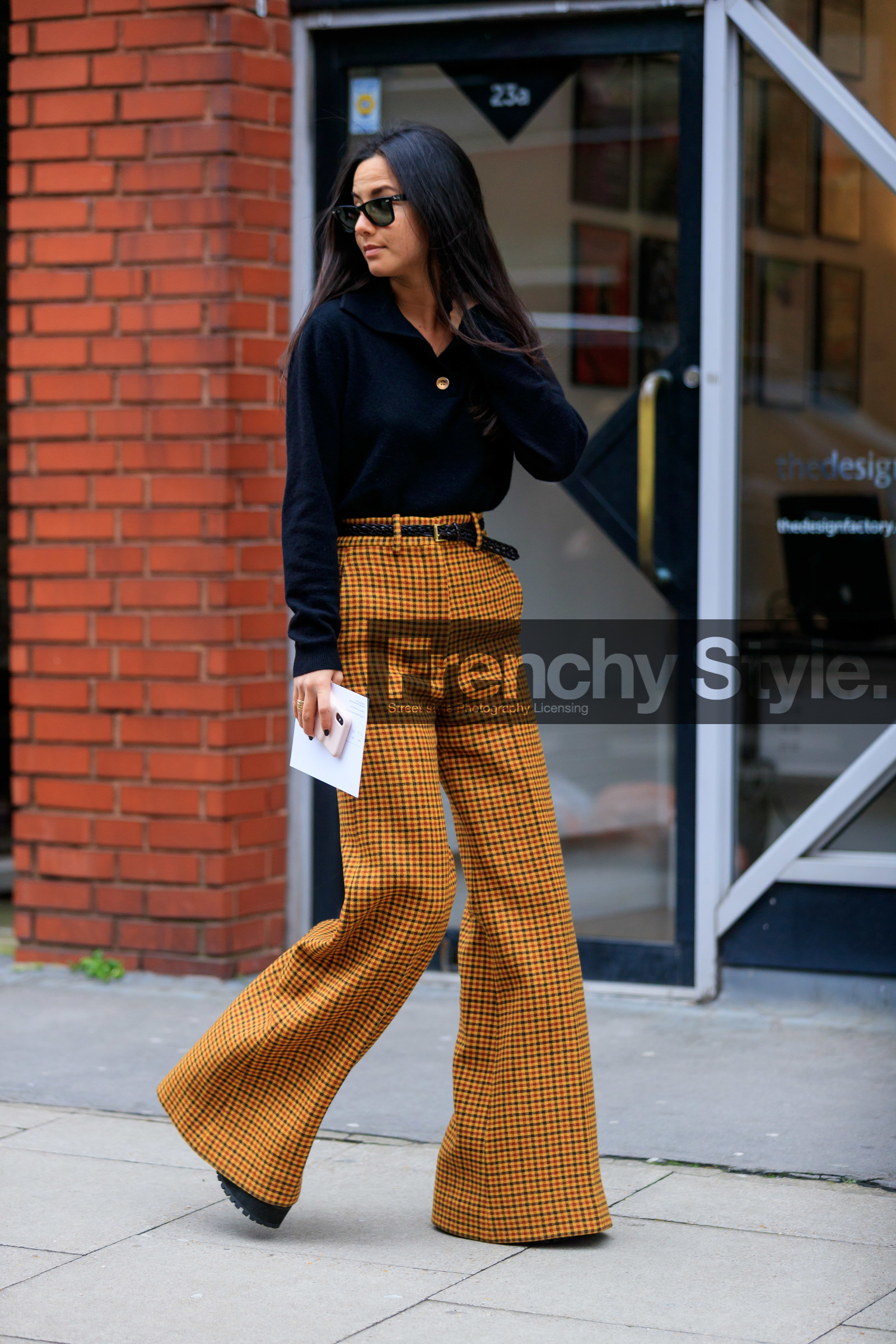 jana hofheimer, rayban sunglasses, polo collar pullover, black pullover, yellow pants, checked pants, flare pants, high waist pants, black leather belt, plaited belt, belted pants, black sunglasses, fashion week, frenchystyle, FW, jonathan paciullo, street style, LFW, LONDON, AUTUMN WINTER 2020-2021, FALL WINTER 2020-2021, FW 20-21, vertical, full length