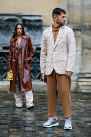 alice & j.s, alice barbier, JS roques, brown leather trench coat, vinyl trenchcoat, polish trench coat, yellow leather bag, hand bag, big buckle bag, boyy bag, beige pullover, beige pants, geometrical printed pants, flare pants, acne studios pants, acne studios jacket, beige jacket, polo collar pullover, knit pants, white sneakers, light beige sneakers, fashion week, frenchystyle, FW, jonathan paciullo, street style, PFW, PARIS, vertical, full length