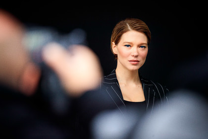 lea seydoux, short hair, PARIS, PFW, fashion week, frenchystyle, FW, jonathan paciullo, street style, SPRING SUMMER 2021, SS 21, horizontal, atmosphere details, detail