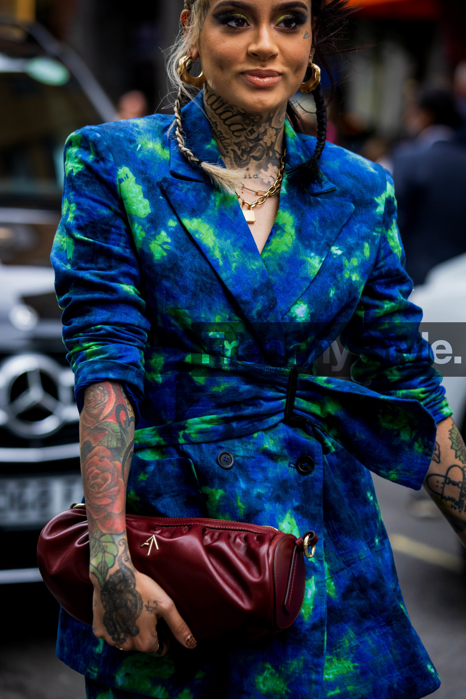 Kehlani, suit, blazer, pouch, handbag, burgundy, blazer, print, earrings, loops, tie dye, fashion week, frenchystyle, FW, jonathan paciullo, street style, SS 22, SPRING SUMMER 2022, LFW, LONDON, vertical, atmosphere details, detail