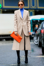 julia restoin roitfeld, erika boldrin, light beige jacket, light beige skirt, orange leather clutch, hermes clutch, bottega veneta sunglasses, metalic frame sunglasses, aviator sunglasses, geometric shape glasses, blue pullover, turtleneck pullover, mid long skirt, split skirt, black tights, black suede shoes, pump, fashion week, frenchystyle, FW, jonathan paciullo, street style, PFW, PARIS, vertical, full length