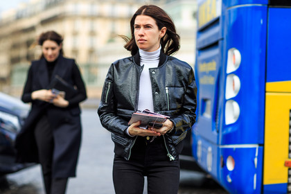 atmosphere details, AUTUMN WINTER 2016-2017, AW 16-17, black denim, black jacket, denim pants, detail, FALL WINTER 2016-2017, fashion week, frenchystyle, FW, FW 16-17, horizontal, jeans, jonathan paciullo, leather jacket, PARIS, PFW, street style, teddy jacket, trousers, turtleneck sweater, varnished leather, vinyl, white sweater