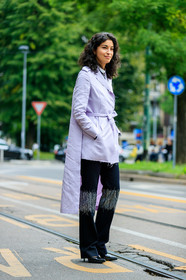asymetric, black pants, black shoes, caroline issa, fashion week, frenchystyle, full length, FW, high heels, jonathan paciullo, leather shoes, MFW, MILAN, purple jacket, SPRING SUMMER 2017, SS 17, street style, trousers, varnished leather shoes, vertical