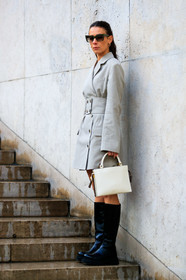 alice & j.s, alice barbier, light beige dress, light beige jacket, jacket dress, belted dress, belted jacket, white leather bag, black leather boots, hand bag, flat boots, big sole boots, high boots, green sunglasses, butterfly sunglasses, golden earrings, hoop earrings, fashion week, frenchystyle, FW, jonathan paciullo, street style, PFW, PARIS, vertical, full length