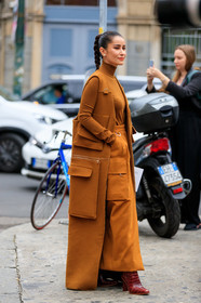 camel total look, camel jacket, camel pants, camel top, long jacket, sleeveless jacket, multi pocket jacket, multi pocket pants, turtleneck top, loose pants, max mara boots, max mara jacket, max mara look, max mara top, max mara pants, brown leather boots, animal skin boots, safari jacket, fashion week, frenchystyle, FW, jonathan paciullo, street style, MFW, MILAN, SPRING SUMMER 2020, SS 20