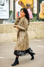 animal print coat, snak e trench, ruffle dress, black dress, tulle dress, black bottines, curly hair, fashion week, frenchystyle, FW, jonathan paciullo, street style, AUTUMN WINTER 2022-2023, FALL WINTER 2022_2023, FW 22-23, PFW, PARIS, vertical, full length