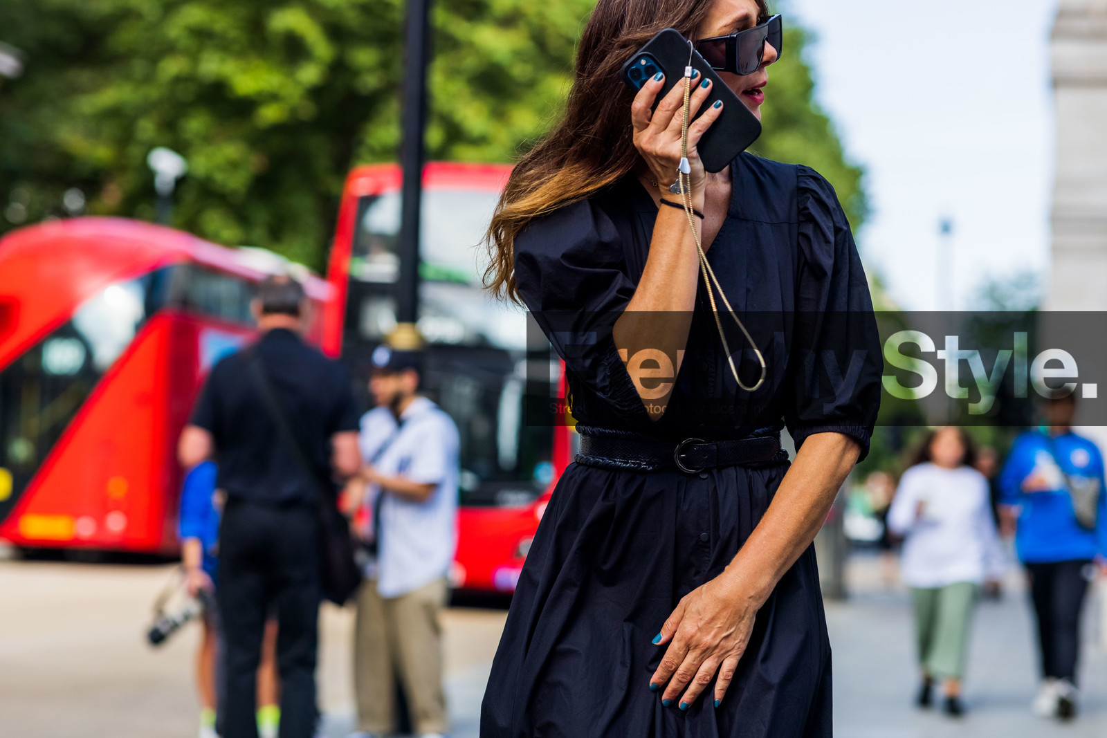 dress, black, belt, sunglasses, fashion week, frenchystyle, FW, jonathan paciullo, street style, SPRING SUMMER 2022, SS 22, LFW, LONDON, horizontal, atmosphere details, detail