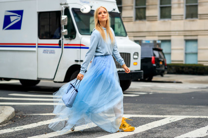 blue skirt, blue sweater, Charlotte Groeneveld, hoodie, leather shoes, yellow shoes, frenchystyle, jonathan paciullo, street style, NYFW, NEW YORK, AUTUMN WINTER 2019-2020, AW 19-20, FALL WINTER 2019-2020, FW 19-20, fashion week, FW, atmosphere details, horizontal, full length