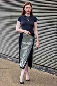 Charli Howard, pumps, black, necklace, midi skirt, skirt, silver, bracelet, STRASS, fashion week, frenchystyle, FW, jonathan paciullo, street style, SPRING SUMMER 2022, SS 22, LFW, LONDON, vertical, full length