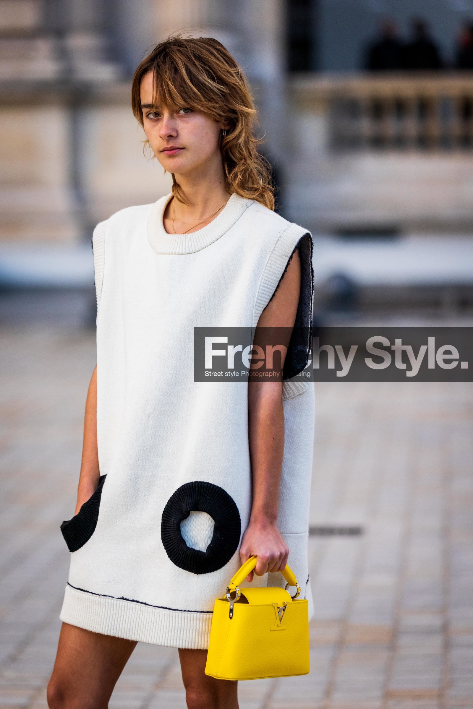 bag, bicolor dress, dress, leather bag, louis vuitton boots, louis vuitton look, short dress, white dress, yellow bag, fashion week, frenchystyle, FW, jonathan paciullo, street style, PFW, PARIS, SPRING SUMMER 2022, SS 22, vertical, atmosphere details