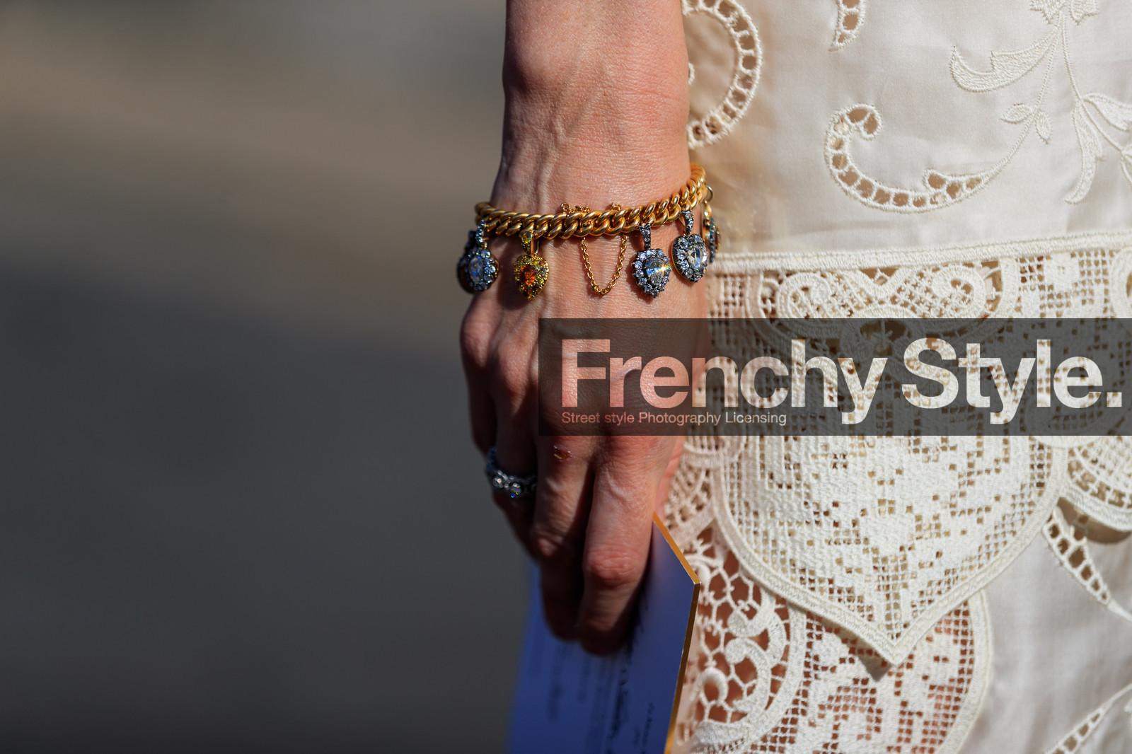 bracelet, glitter, golden details, fashion week, frenchystyle, FW, jonathan paciullo, street style, PFW, PARIS, atmosphere details, horizontal, detail, AUTUMN WINTER 2018-2019, FALL WINTER 2018-2019, FW 18-19