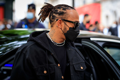 plaited hair, hair details, close up detail, tatoo, tatoo detail, pearl necklace, black hoodie, black jacket, denim jacket, black denim jacket, diamond earrings, black sunglasses, lewis hammilton, fashion week, frenchystyle, FW, jonathan paciullo, street style, PFW, PARIS, AUTUMN WINTER 2021-2022, FALL WINTER 2021-2022, FW 21-22, atmosphere details, horizontal, detail