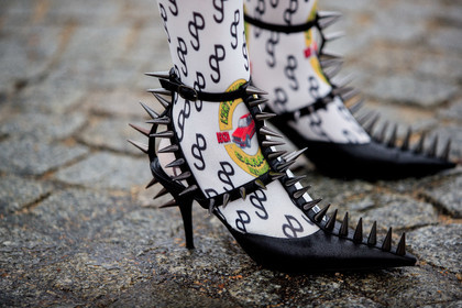 logo printed socks, white socks, monogrammed socks, black leather shoes, black leather pumps, mary jane shoes, studs shoes, sharp end shoes, kitten heels shoes, printed socks, close up detail, shoes detail, metalic shoes, punk style, punk shoes, fashion week, frenchystyle, FW, jonathan paciullo, street style, PFW, PARIS, SPRING SUMMER 2021, SS 21, horizontal, atmosphere details, detail