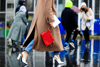 atmosphere details, AUTUMN WINTER 2017-2018, AW 17-18, back detail, beige coat, blue denim, caroline issa, checked coat, denim pants, detail, FALL WINTER 2017-2018, fashion week, frenchystyle, FW, FW 17-18, high heels, horizontal, jeans, jonathan paciullo, leather bag, leather shoes, PARIS, PFW, plaid, printed coat, red bag, street style, trousers, white shoes