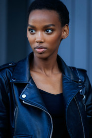 make up, make up details, close up detail, nude make up, black leather perfecto, street style, jonathan paciullo, FW, frenchystyle, fashion week, MFW, MILAN, SPRING SUMMER 2021, SS 21, vertical, detail, model