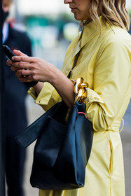 handbag, jacket, yellow coat, yellow, black, fashion week, frenchystyle, FW, jonathan paciullo, street style, SPRING SUMMER 2022, SS 22, LFW, LONDON, vertical, atmosphere details, detail