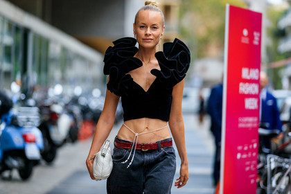 thora valdimars, velvet top, black top, ruffle top, low necked top, cropped top, sleeveless top, black jeans, oversize jeans, carhartt jeans, low waist jeans, red leather belt, animal skin belt, white leather clutch, margiela bag, body jewellery, fashion week, frenchystyle, FW, jonathan paciullo, street style, MFW, MILAN, SPRING SUMMER 2020, SS 20