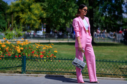blazer, chanel, crop top, graphic bag, leather bag, pink jacket, pink pants, pink suit, printed bag, sunglasses, trousers, tweed bag, white top, fashion week, frenchystyle, FW, jonathan paciullo, street style, PFW, PARIS, horizontal, atmosphere details, full length, AUTUMN WINTER 2018-2019, FALL WINTER 2018-2019, FW 18-19, camila coelho