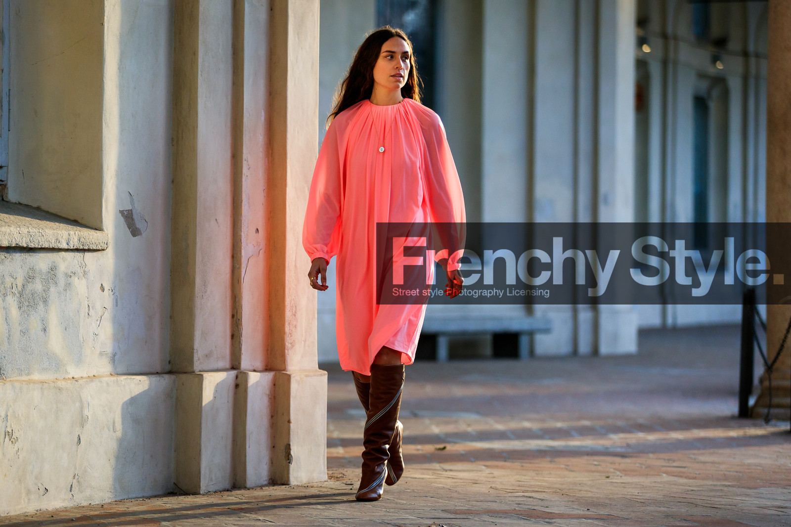 brown boots, high boots, high heels, leather shoes, pink dress, zip, fashion week, frenchystyle, FW, jonathan paciullo, street style, MFW, MILAN, AUTUMN WINTER 2018-2019, FALL WINTER 2018-2019, FW 18-19, horizontal, atmosphere details, full length, erika boldrin