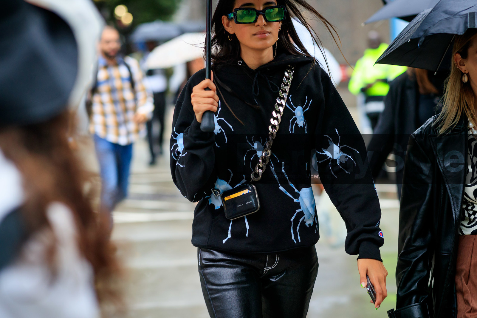 animal print, black bag, black pants, black sweater, hoodie, leather bag, leather pants, printed sweater, sunglasses, trousers, fashion week, frenchystyle, FW, jonathan paciullo, street style, NEW YORK, NYFW, SPRING SUMMER 2020, SS 20, horizontal, atmosphere details, detail