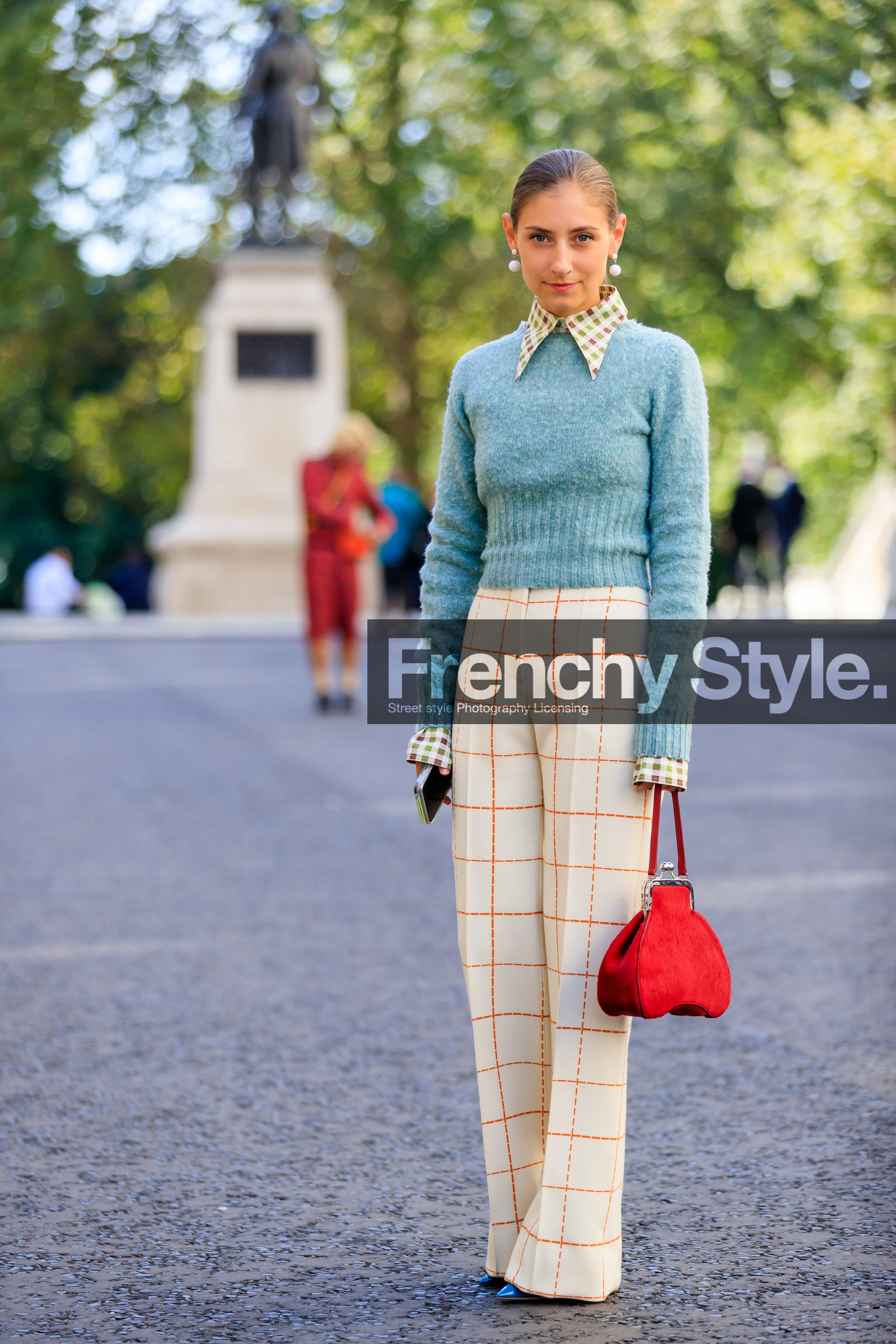 jenny walton, checked shirt, beige shirt, light blue pullover, white pants, tailored pants, flare pants, checked pants, red bag, hand bag, fur bag, vintage collar, dangling earrings, plastic earrings, white earrings, fashion week, frenchystyle, FW, jonathan paciullo, street style, vertical, full length