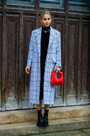 caro daur, grey coat, tweed coat, used coat, black dress, black leather boots, squared toed shoes, knit dress, red leather bag, plaited bag, round shape bag, hand bag, bottega veneta bag, thom browne coat, fashion week, frenchystyle, FW, jonathan paciullo, street style, PFW, PARIS, vertical, full length