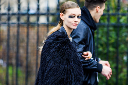 atmosphere details, AUTUMN WINTER 2016-2017, AW 16-17, black fur, black jacket, black sweater, bomber jacket, detail, eyeliner, eyeshadow, FALL WINTER 2016-2017, fashion week, frenchystyle, fur jacket, FW, FW 16-17, hoodie, horizontal, jonathan paciullo, model, ondria hardin, PARIS, PFW, pulled back hair, street style, wet hair
