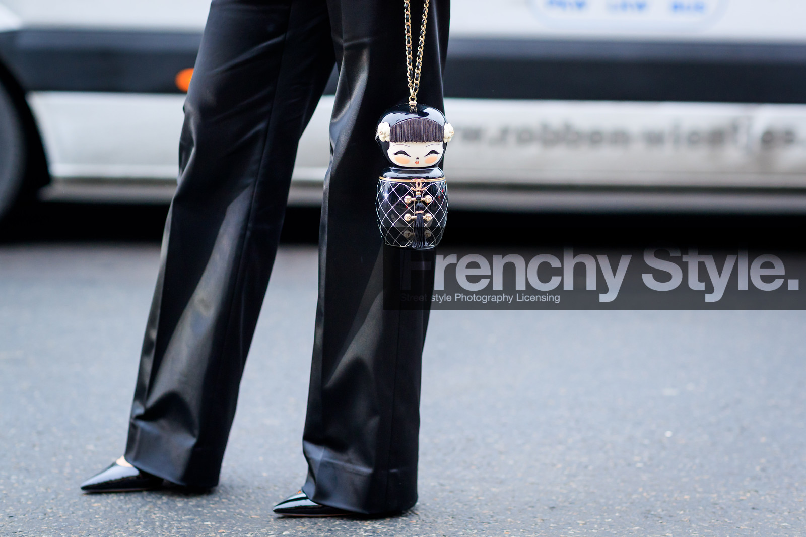 black bag, black pants, black shoes, chanel, fun bag, leather bag, leather pants, leather shoes, trousers, fashion week, frenchystyle, FW, jonathan paciullo, street style, PFW, PARIS, SPRING SUMMER 2017, SS 17, HAUTE COUTURE, atmosphere details, detail, horizontal