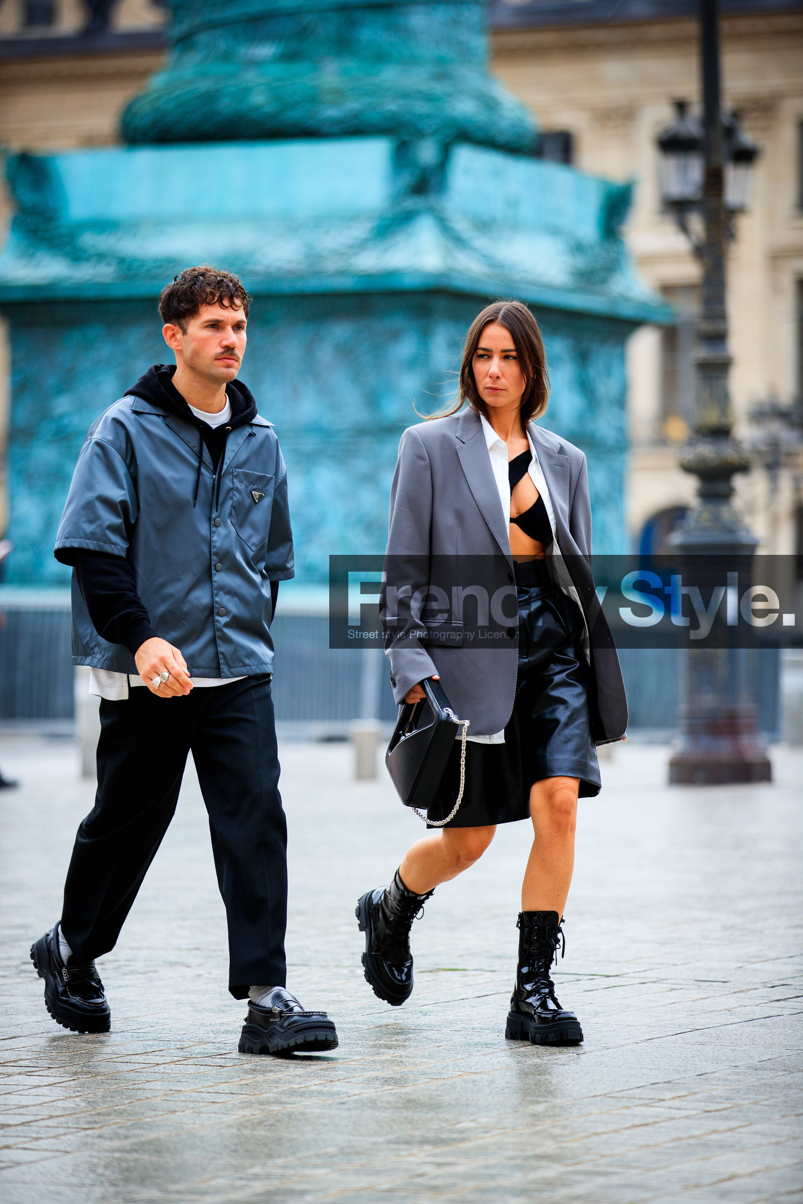 JS roques, grey jacket, short sleeves jacket, prada jacket, black hoodie, black pants, black leather loafers, big, sole shoes, big sole loafers, alice barbier, grey jacket, oversize jacket, white shirt, black leather bag, black leather shorts, black leather boots, black polish boots, polish boots, laced boots, flat boots, square shape bag, coperni bag, hand bag, silvered chain strap bag, cropped top, black top, black bra, asymmetrical top, big sole boots, black leather bermuda shorts, fashion week, frenchystyle, FW, jonathan paciullo, street style, PFW, PARIS, SPRING SUMMER 2021, SS 21, vertical, full length