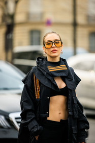pilot sunglasses, 70S sunglasses, black bra, black jacket, nylon jacket, loop earrings, assymetric jacket, street style, jonathan paciullo, FW, frenchystyle, fashion week, AUTUMN WINTER 2022-2023, FALL WINTER 2022_2023, FW 22-23, PFW, PARIS, vertical, detail