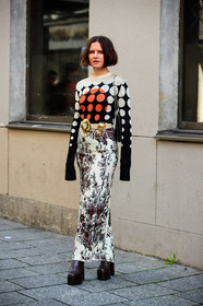 marta cygan, black pullover, white pullover, orange pullover, polka dots pullover, jacquard pullover, white skirt, floral printed skirt, long skirt, belted skirt, fur belt, white belt, big buckle belt, golden buckle belt, silvered buckle belt, wedge boots, brown leather boots, red skirt, paco rabanne skirt, paco rabanne pullover, paco rabanne look, PARIS, PFW, fashion week, frenchystyle, FW, jonathan paciullo, street style, SPRING SUMMER 2021, SS 21, vertical, full length