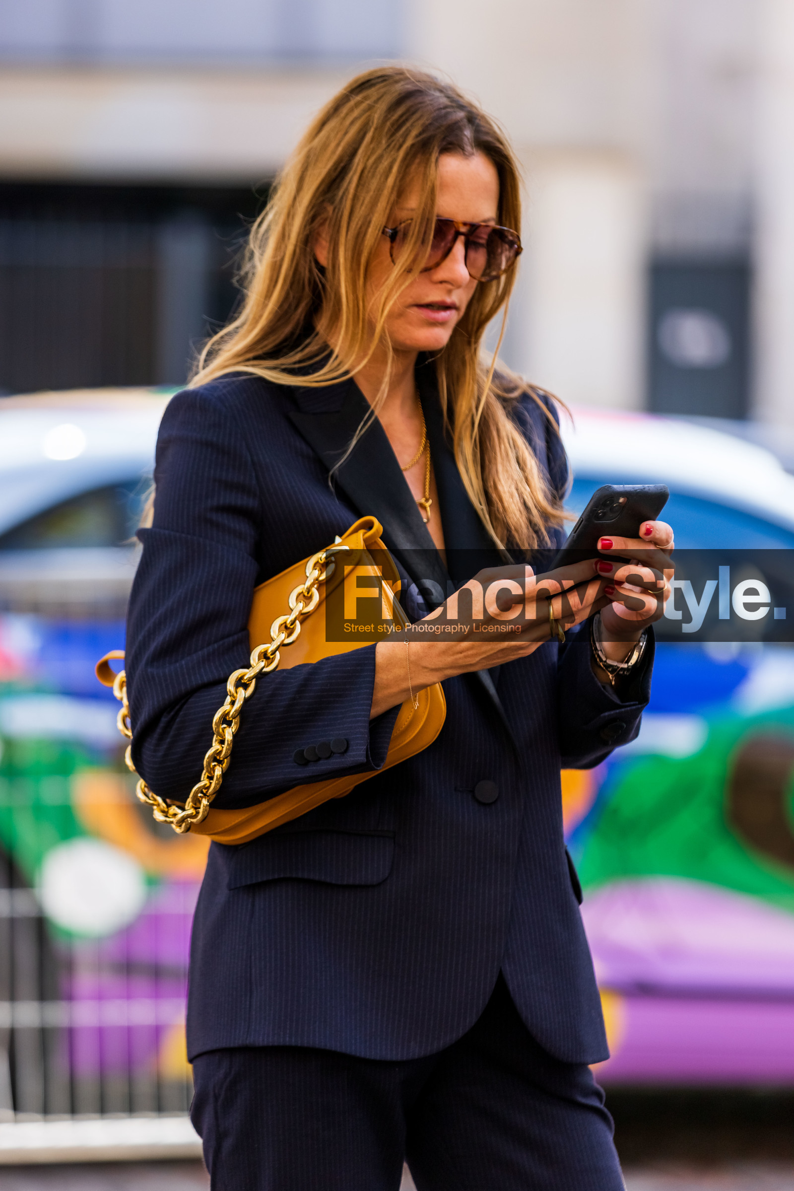 aviator sunglasses, bag, blazer, chain gold, navy blazer, ochre bag, orange bag, smartphone, stripes, stripes blazer, sunglasses, tortoise sunglasses, fashion week, frenchystyle, FW, jonathan paciullo, street style, PFW, PARIS, SPRING SUMMER 2022, SS 22, vertical, atmosphere details