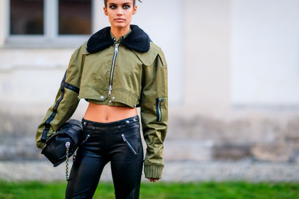 atmosphere details, AUTUMN WINTER 2017-2018, AW 17-18, black bag, black fur, black pants, bun, detail, eyeliner, eyeshadow, FALL WINTER 2017-2018, fashion week, frenchystyle, fur collar, FW, FW 17-18, green jacket, horizontal, jonathan paciullo, leather bag, leather pants, MFW, MILAN, model, Sara Sampaio, street style, trousers