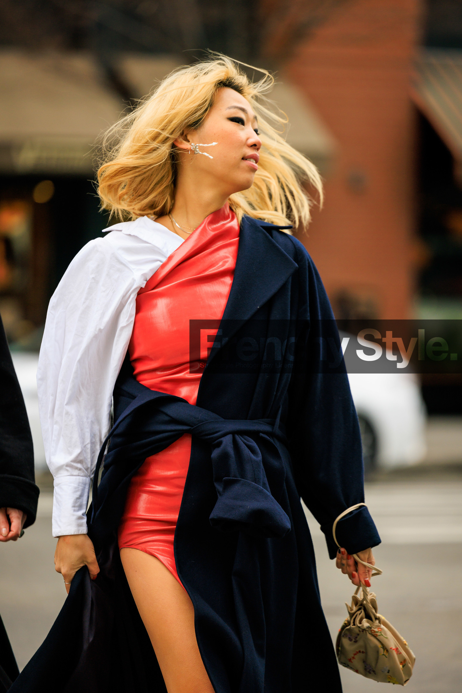 red mini dress, latex dress, black trench, mini pouch, mini bag, white shirt, overlayed look, strass earrings, street style, jonathan paciullo, FW, frenchystyle, fashion week, NYFW, NEW YORK, AUTUMN WINTER 2022-2023, FALL WINTER 2022_2023, FW 22-23, vertical, atmosphere details