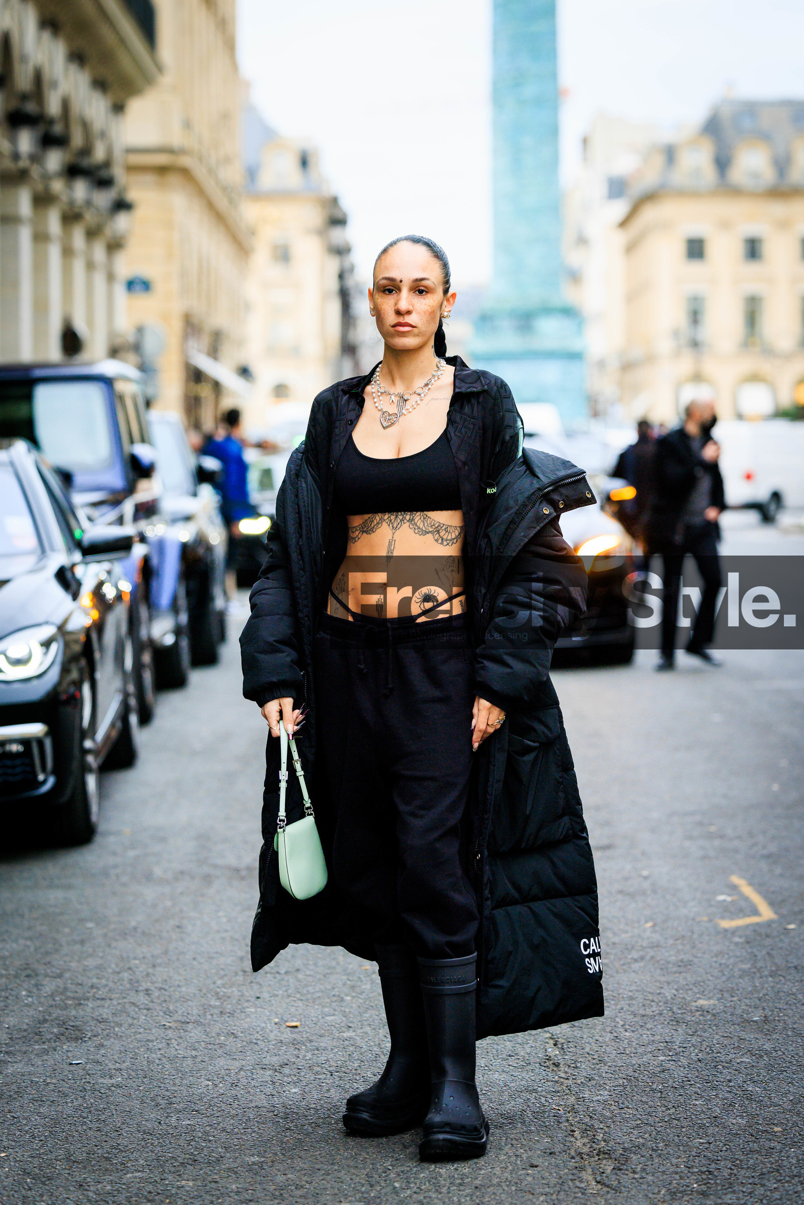 black cropped top, tattoos, pony tails, black puffed jacket, black boots, black tong, black trousers, prada bag, mint bag, mini bag, hera pradel, fashion week, frenchystyle, FW, jonathan paciullo, street style, AUTUMN WINTER 2022-2023, FALL WINTER 2022_2023, FW 22-23, PFW, PARIS, vertical, full length