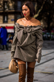 bag, beige bag, boots, bottega veneta bag, check, dress, grey dress, hight boots, leather bag, off-shoulder dress, print, printed dress, short dress, tartan dress, TIffany Hsu, fashion week, frenchystyle, FW, jonathan paciullo, street style, PFW, PARIS, SPRING SUMMER 2022, SS 22, vertical, atmosphere details