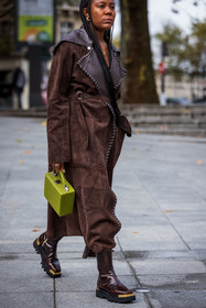 bag, boots, brown boots, brown coat, coat, green bag, Jessica Willis, leather bag, leather boots, leather coat, lime bag, long coat, suede coat, fashion week, frenchystyle, FW, jonathan paciullo, street style, PFW, PARIS, SPRING SUMMER 2022, SS 22, vertical, atmosphere details