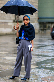 margaret zhang, blue hair, blue shirt, tie and dye shirt, grey pants, carrot pants, black pullover, scale sunglasses, dyed hair, loose pants, short sleeves shirt, black polish boots, high heels boots, fashion week, frenchystyle, FW, jonathan paciullo, street style, PFW, PARIS, vertical, full length