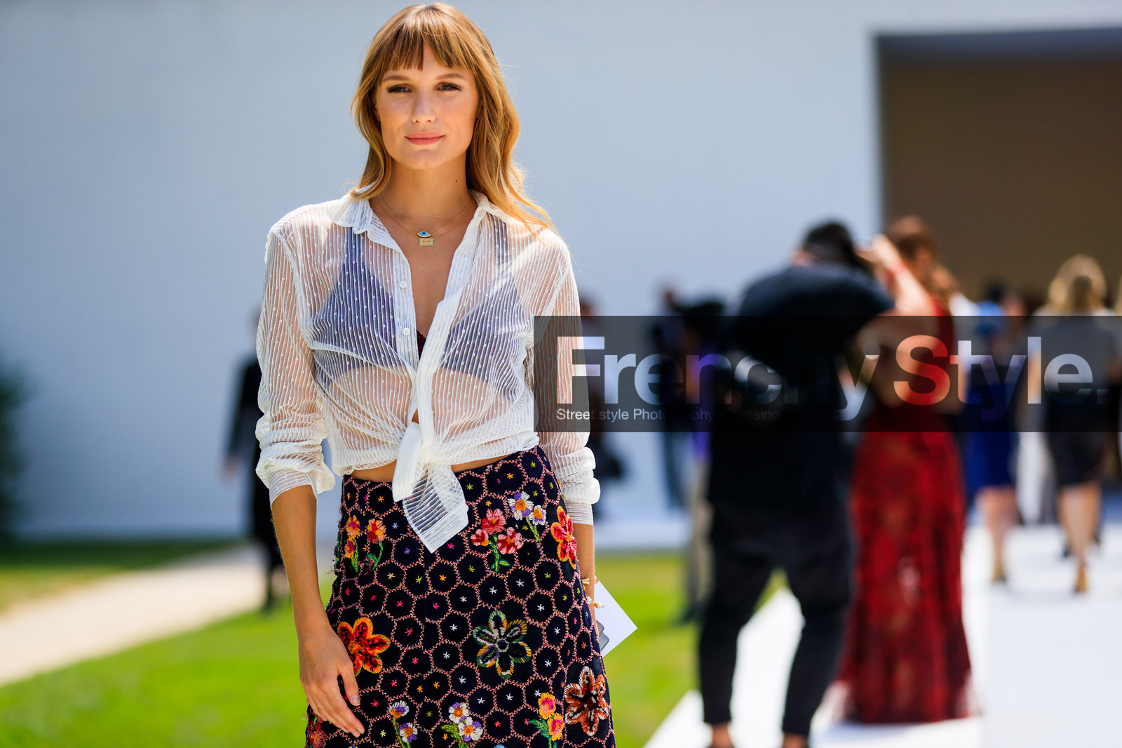 black bra, bracelet, graphic skirt, printed skirt, see through, white shirt, fashion week, frenchystyle, FW, jonathan paciullo, street style, PFW, PARIS, horizontal, atmosphere details, detail, AUTUMN WINTER 2018-2019, FALL WINTER 2018-2019, FW 18-19, ana girardot