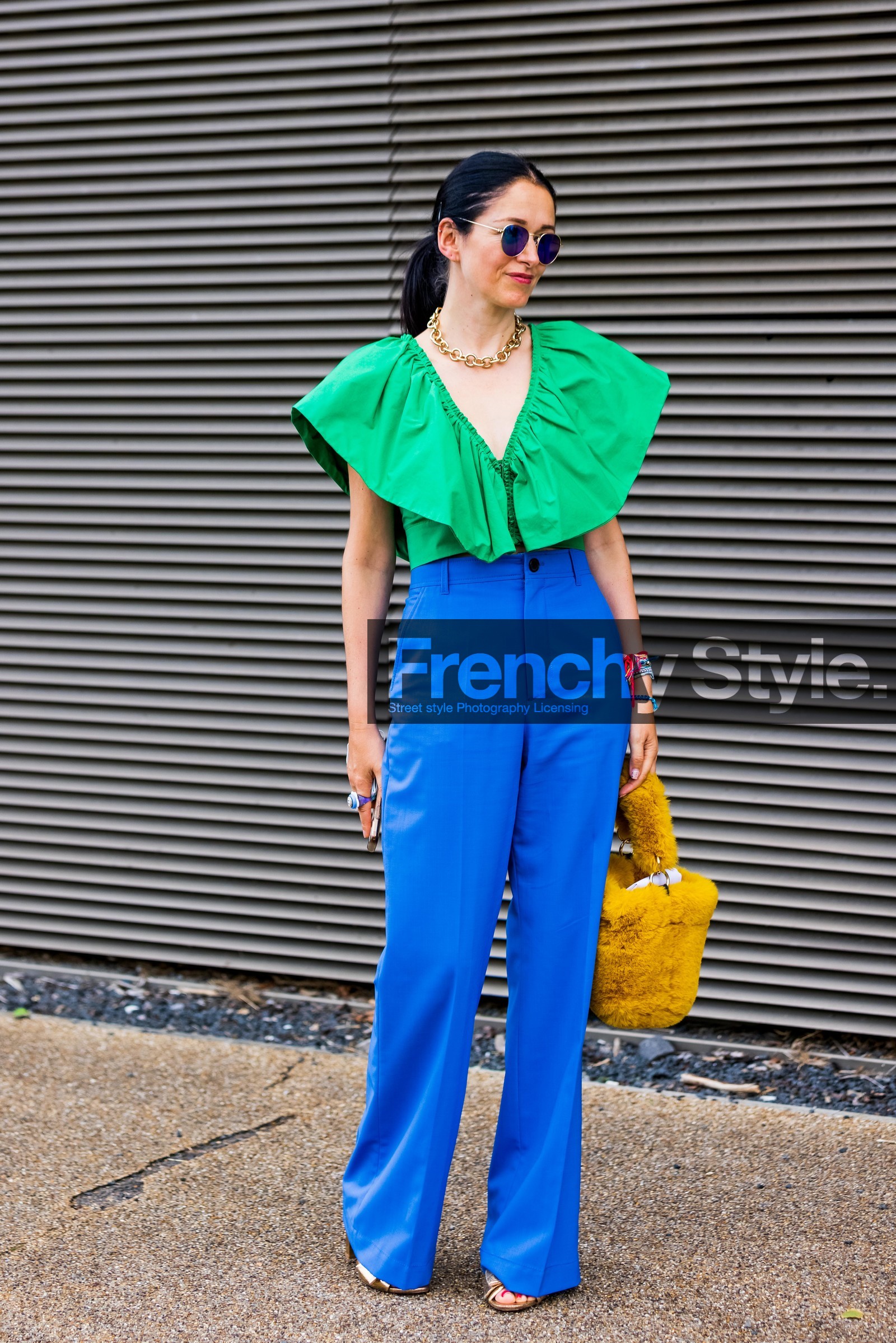 flared top, fluid pants, flared pants, heeled sandals, furry bag, handbag, necklace, sunglasses, rayban, fashion week, frenchystyle, FW, jonathan paciullo, street style, SPRING SUMMER 2022, SS 22, LFW, LONDON, vertical, full length
