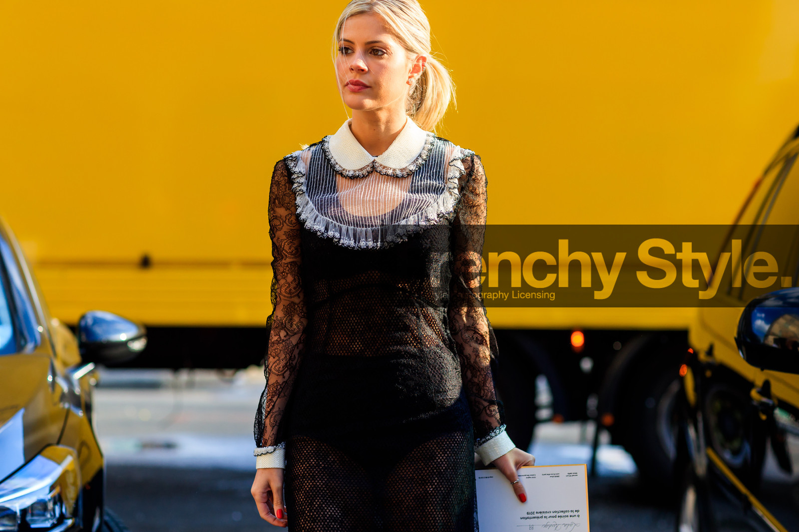 black dress, collar, lace dress, fashion week, frenchystyle, FW, jonathan paciullo, street style, PFW, PARIS, atmosphere details, horizontal, detail, AUTUMN WINTER 2018-2019, FALL WINTER 2018-2019, FW 18-19, lala rudge, lala trussardi