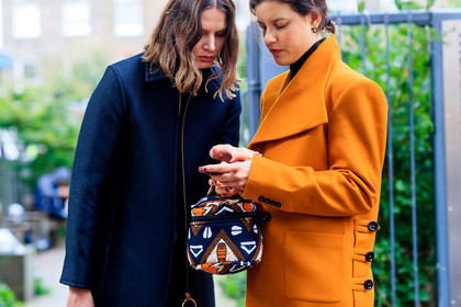 atmosphere details, black coat, black jacket, blazer, brown bag, detail, fashion week, frenchystyle, FW, graphic bag, horizontal, jonathan paciullo, leather bag, LFW, LONDON, orange coat, printed bag, SPRING SUMMER 2018, SS 18, street style, Tatiana Cotliar, victoria sekrier