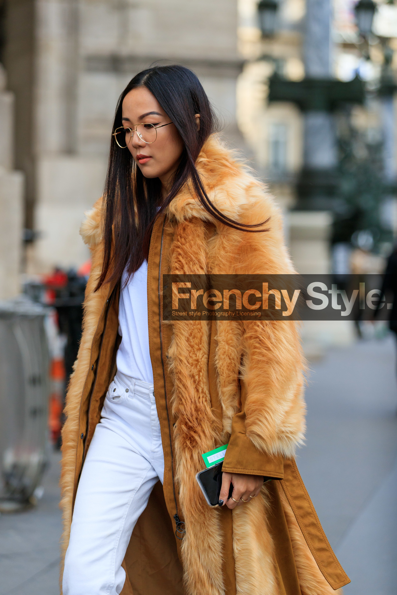 yoyo cao, camel coat, fur coat, long coat, camel leather coat, white t-shirt, white jeans, PARIS, PFW, SPRING SUMMER 2020, SS 20, fashion week, frenchystyle, FW, jonathan paciullo, street style, vertical, atmosphere details, detail