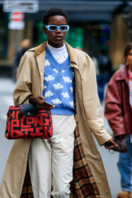 beige trench coat, blue pullover, jacquard pullover, white top, turtleneck top, high collar top, oversize trench coat, light blue sunglasses, blue sunglasses, red bag, black bag, letter printed bag, bicolor bag, longchamp bag, fashion week, frenchystyle, FW, jonathan paciullo, street style, PFW, PARIS, SPRING SUMMER 2022, SS 22, vertical, atmosphere details, detail