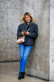 sabina socol, grey jacket, checked jacket, balloon sleeves, blue jeans, denim, delvaux bag, crossbody bag, light pink leather bag, used jeans, black leather boots, fashion week, frenchystyle, FW, jonathan paciullo, street style, PFW, PARIS, vertical, full length