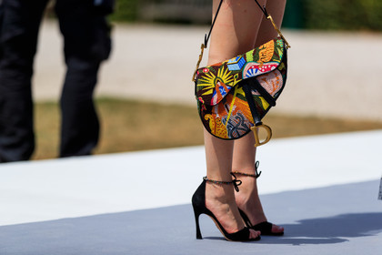 black shoes, christian dior, graphic bag, high heels, leather bag, leather shoes, multicolor bag, printed bag, fashion week, frenchystyle, FW, jonathan paciullo, street style, PFW, PARIS, horizontal, atmosphere details, detail, AUTUMN WINTER 2018-2019, FALL WINTER 2018-2019, FW 18-19