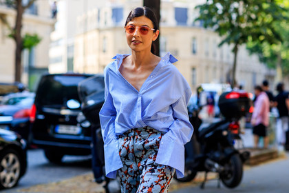 atmosphere details, blue pants, blue shirt, detail, dries van noten, fashion week, frenchystyle, FW, horizontal, jonathan paciullo, julie ragolia, MENSWEAR, oversize, PARIS, PFW, printed pants, SPRING SUMMER 2018, SS 18, street style, sunglasses, trousers