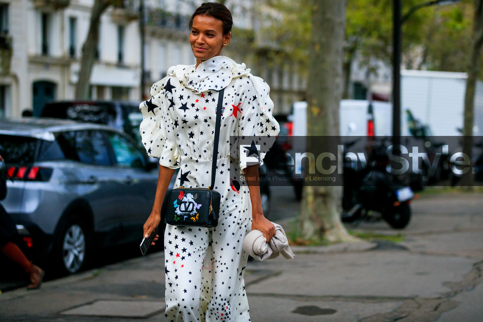 model, Liya Kebede, white dress, long dress, silk dress, printed dress, stars printed dress, high collar dress, mid long sleeves dress, big collar, ruffle dress, balloon sleeves, valentino bag, valentino dress, black leather bag, crossbody bag, animal printed bag, valentino look, PARIS, PFW, SPRING SUMMER 2020, SS 20, fashion week, frenchystyle, FW, jonathan paciullo, street style, horizontal, atmosphere details, detail