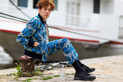 atmosphere details, black sneakers, blue jacket, blue pants, detail, fashion week, frenchystyle, FW, horizontal, jonathan paciullo, MENSWEAR, nike, PARIS, PFW, printed jacket, printed pants, SPRING SUMMER 2017, SS 17, street style, trousers